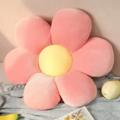 Daisy Pillow -Decor Sales 5 37fe776b fe0e 4ced ab73 dd523b0d1248