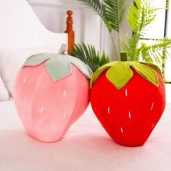Strawberry Cushion -Decor Sales 83 382219a8 dd82 4264 80e1 0195112cbe10
