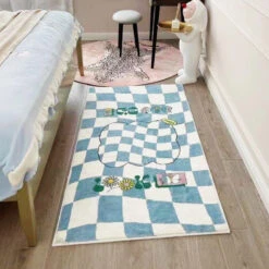 Retro Checkered Rug -Decor Sales RetroCheckeredRug1